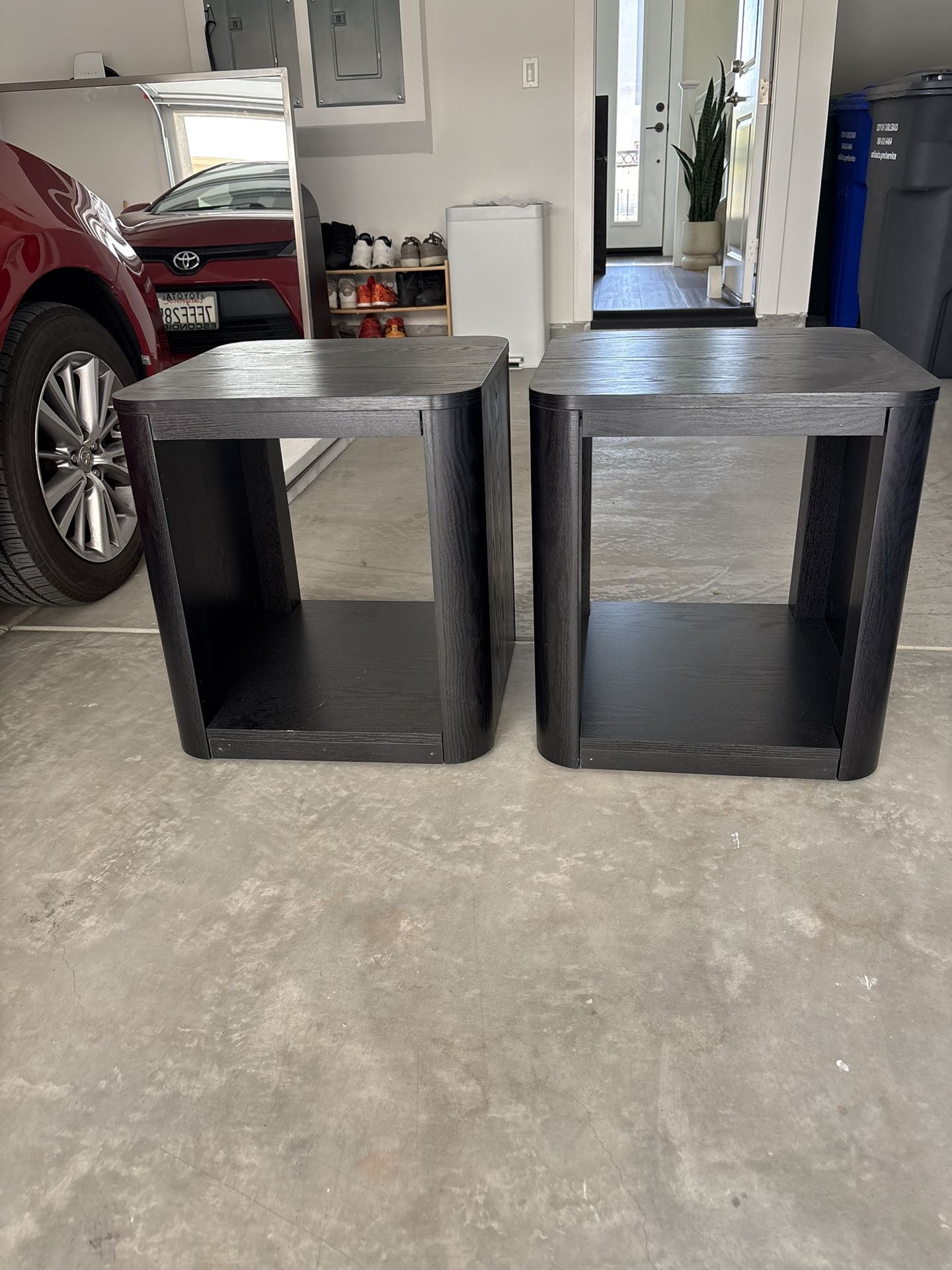 Notchietown 20" Wide Square Side Table