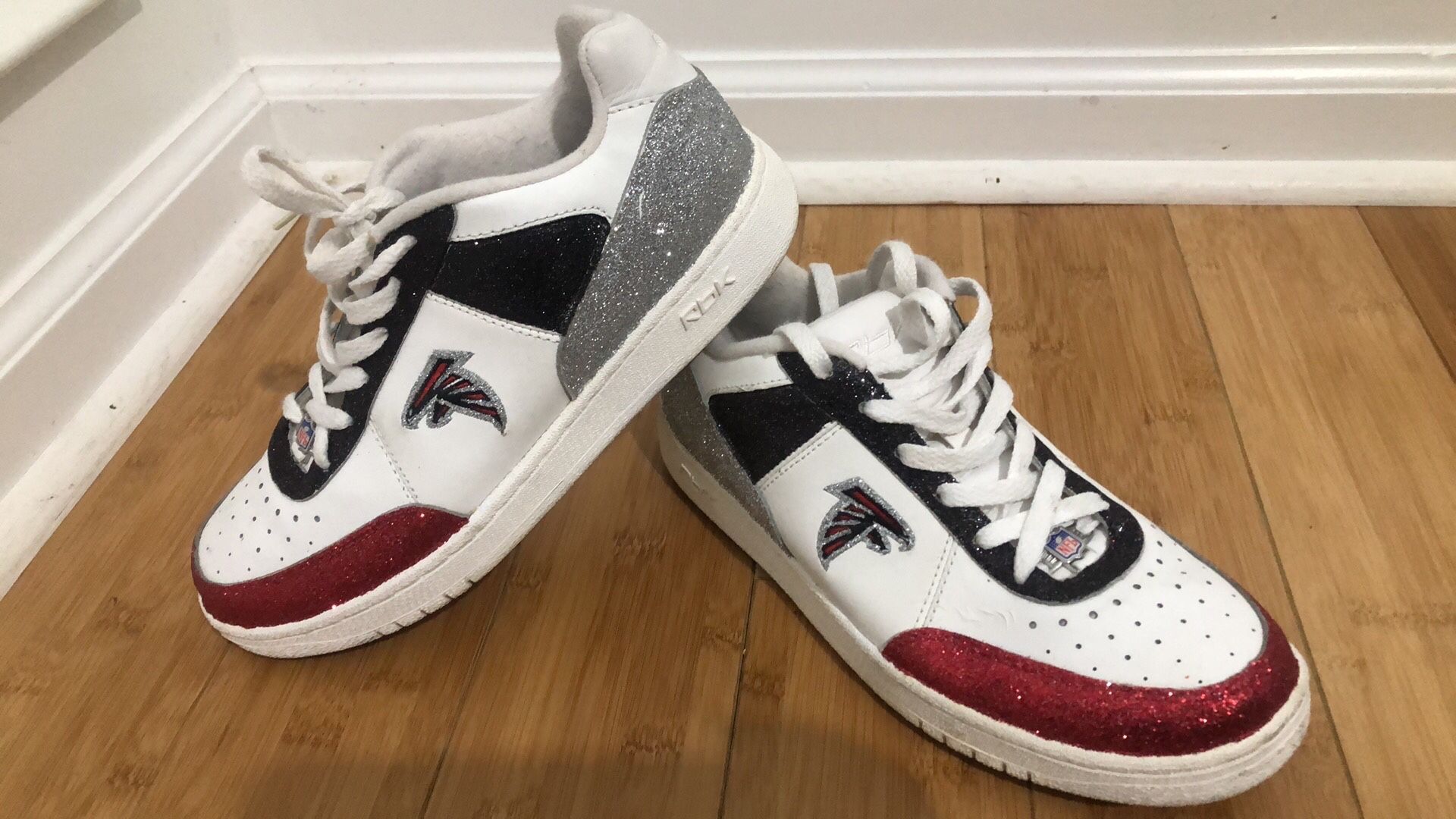 Falcons fans Men’s size 6