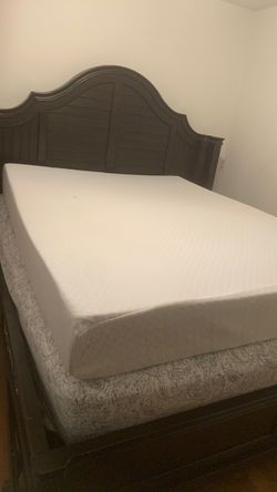 Queen Mattress — Very Clean, Rarely Used