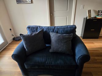 Cindy Crawford 2-Seat Navy Blue Sofa – Great Condition