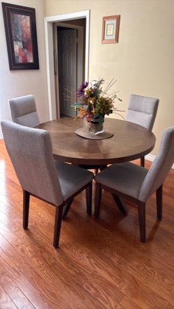 48” Dining Room Table Brand New!