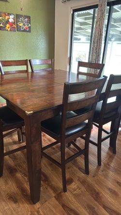 Dinning table and 6 chairs