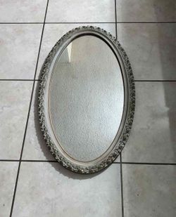 Vintage Oval Mirror 35.5”Hx19.5”L Mirror 31”