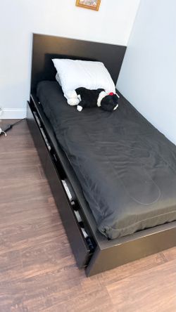 Twin size bed