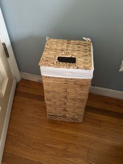 Woven Wicker Laundry Hamper with Lid