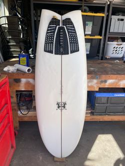 Larry Mabile White Pony Mini Simmons Fish