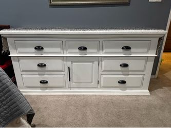 Dresser and 2 night stands