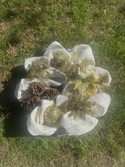 Small Gold Christmas Wreath 