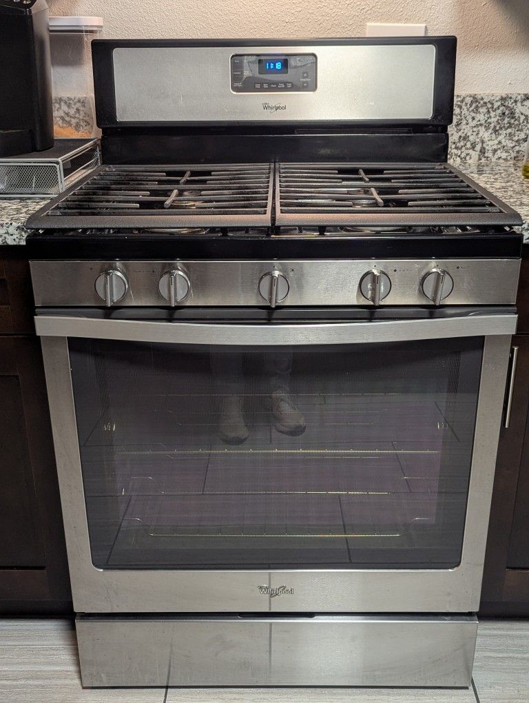 Whirlpool 30-in 5 burners 5.1-cu ft Freestanding Natural Gas Range ( Stainless Steel )