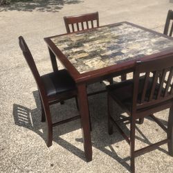 DINNIG TABLE WITH 4 CHAIRS 