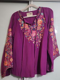 Savanna Jane Sz L Embroidery Blouse EUC