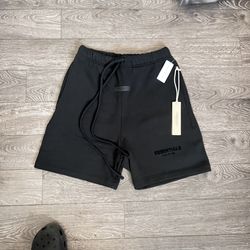 Essential Shorts Black