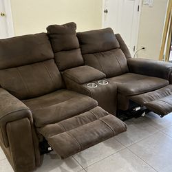 Recliner  81”(L)x40”(W)x29”(H) Fully functional