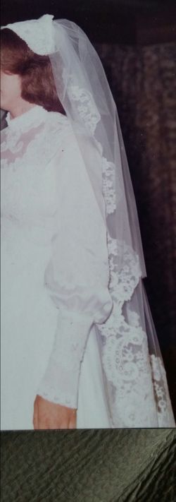 Vintage Mantilla Style Bridal Veil W/Camelot Cap