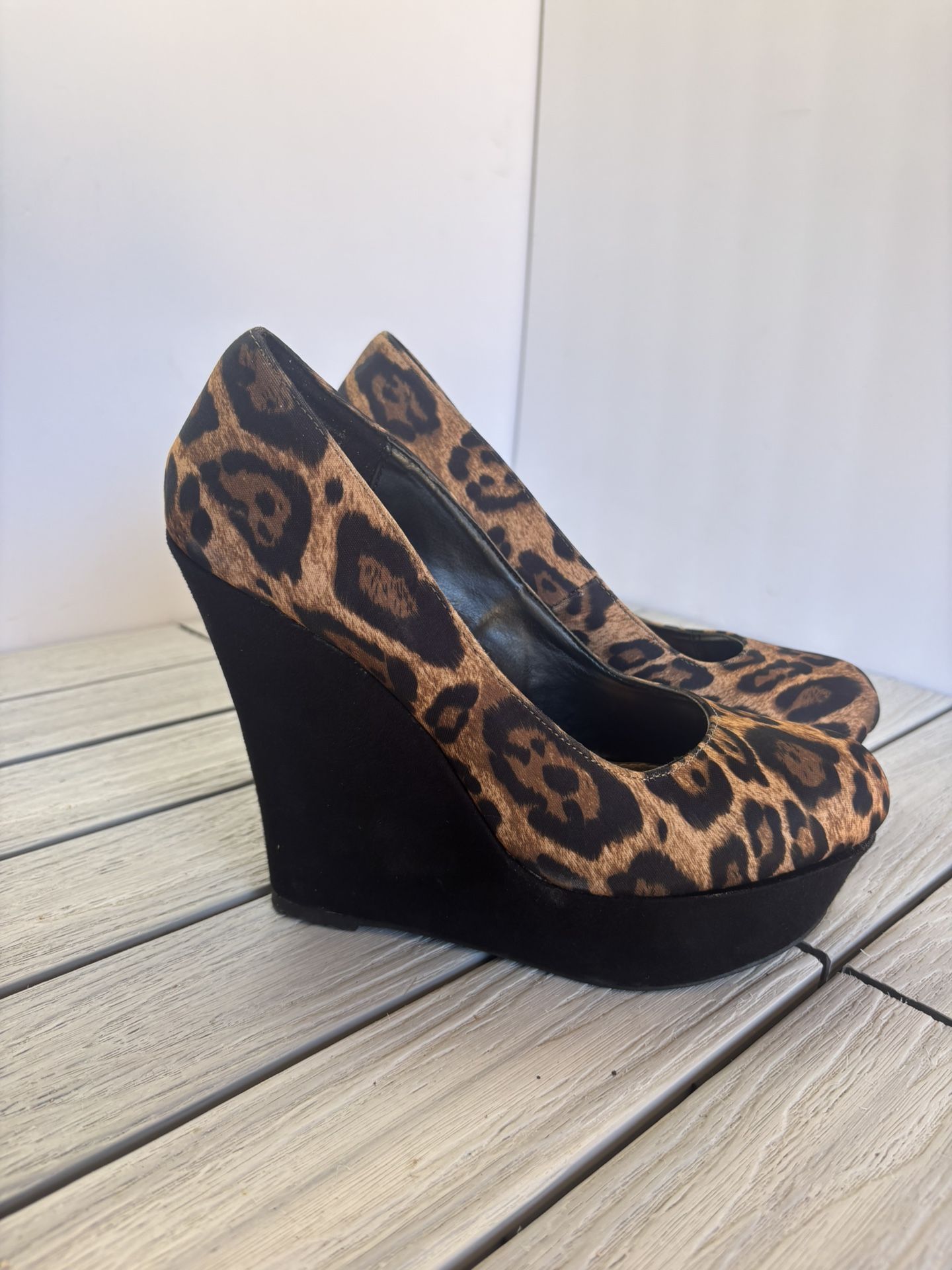 Brash Cheetah Print And Black Suede Wedge Heel Pumps Size 9