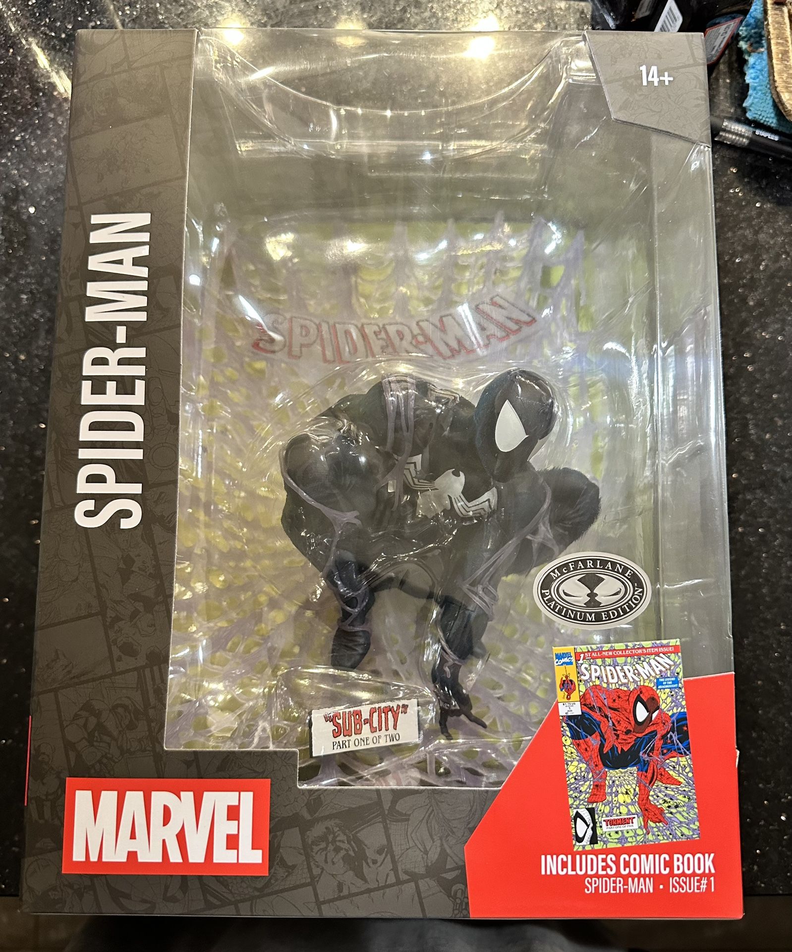 McFarlane Toys Marvel Spider-Man 1:6th Scale 11.1" Collectible with Scene (Spider-Man #1) PLATINUM