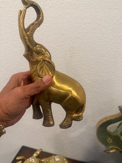 4 elephants decorated