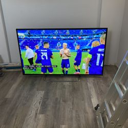 70” Sony Smart Tv   2017   W Wall Mount And Stand 