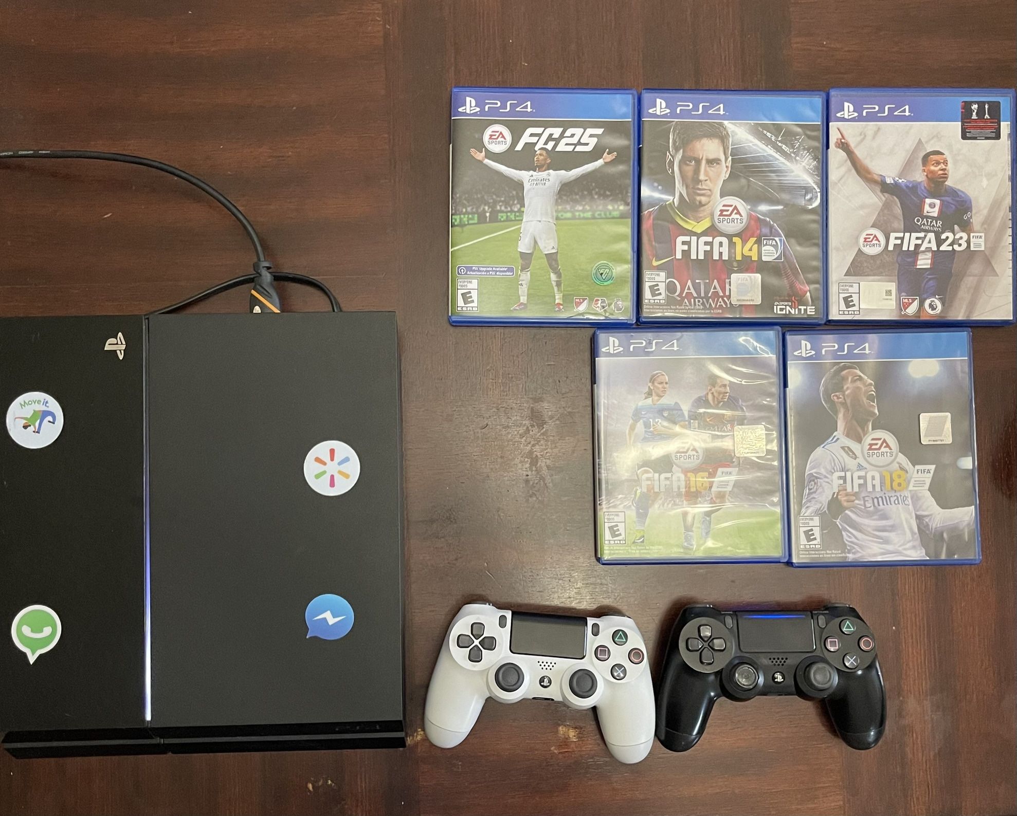 USED PS4 GREAT CONDITION!- 5 FIFA GAMES, 2 CONTROLLERS