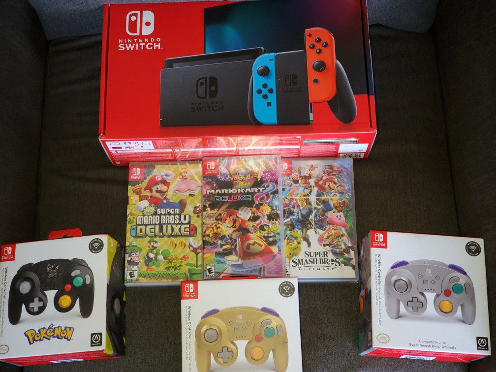 Brand new Nintendo Switch with 3 new games and 5 total wireless controllers