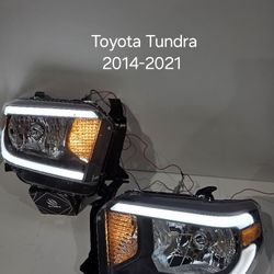 Toyota Tundra 2014-2021 Headlights 