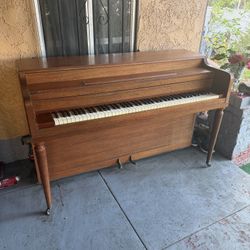 Vintage Upright Piano – Wood Finish – Great Condition