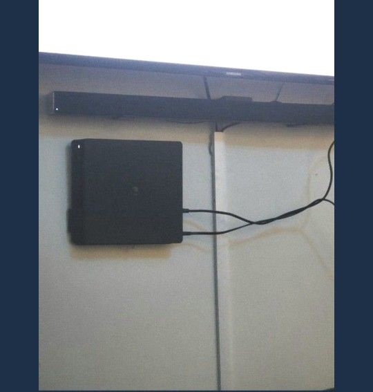 3 Controllers. PS4 SLIM W/wall Hanger And PS4 Headset