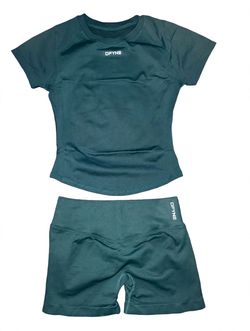 DFYNE Two-Piece Athletic Set size LARGE