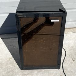 Mini Fridge / Wine Fridge 