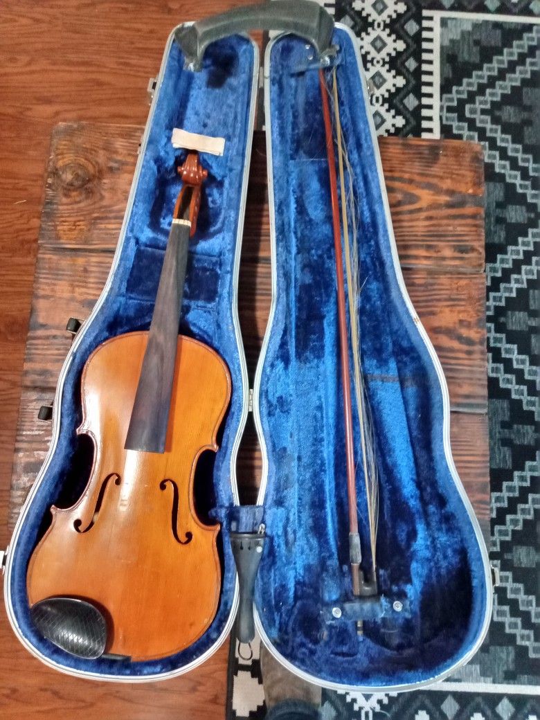Vintage Violin w/Secure Hard Case