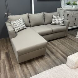 Small Sectional With Reversible Chaise 
