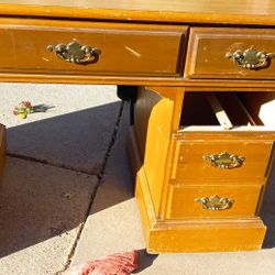 Desk With All Drawers 
