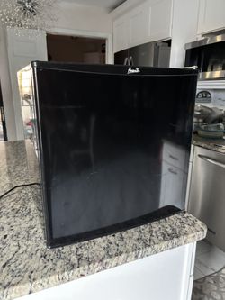 Mini refrigerator