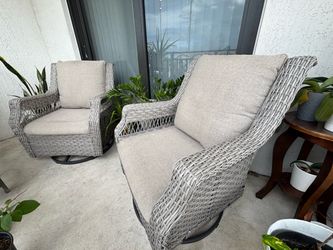 Outdoor Wicker Swivel Chairs Set of 2