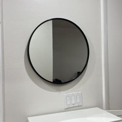 Circular mirror With Black Rim