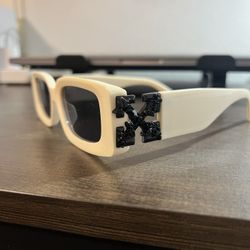 CREAM Off White Sunglasses 🔥 