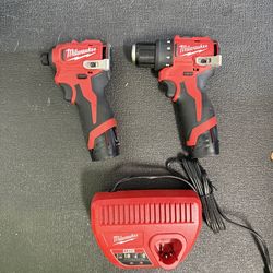 Milwaukee M12 Drill & Driver (w/ Batteries)