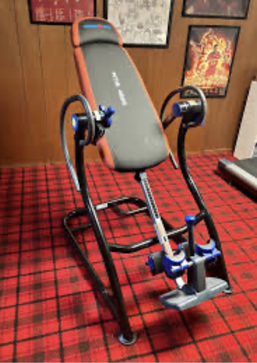 Iron Man a TIS 4000 inversion table