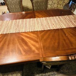 6 Seater Dinning Table With Leaf 