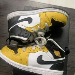 Jordan 1 Mid Yellow, Black And White Size 8c
