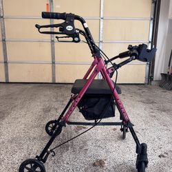 Walker/Rollator w/ Seat