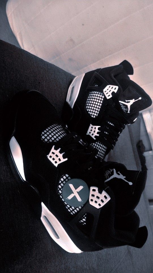 Jordan White Thunders 4's