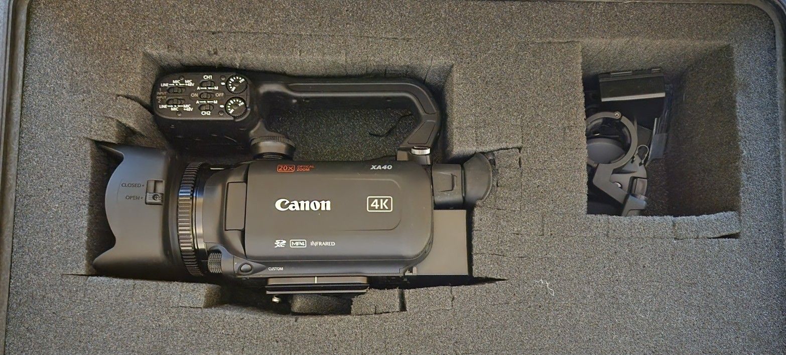 Canon XA40 4k Professional Camcorder with Pelican Case! Like new!