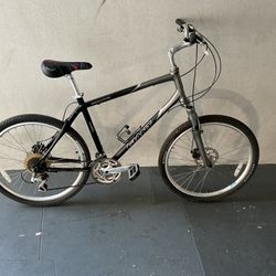 BICYCLE GIANT 21 SPEED SIZE 26 BRAND NEW 