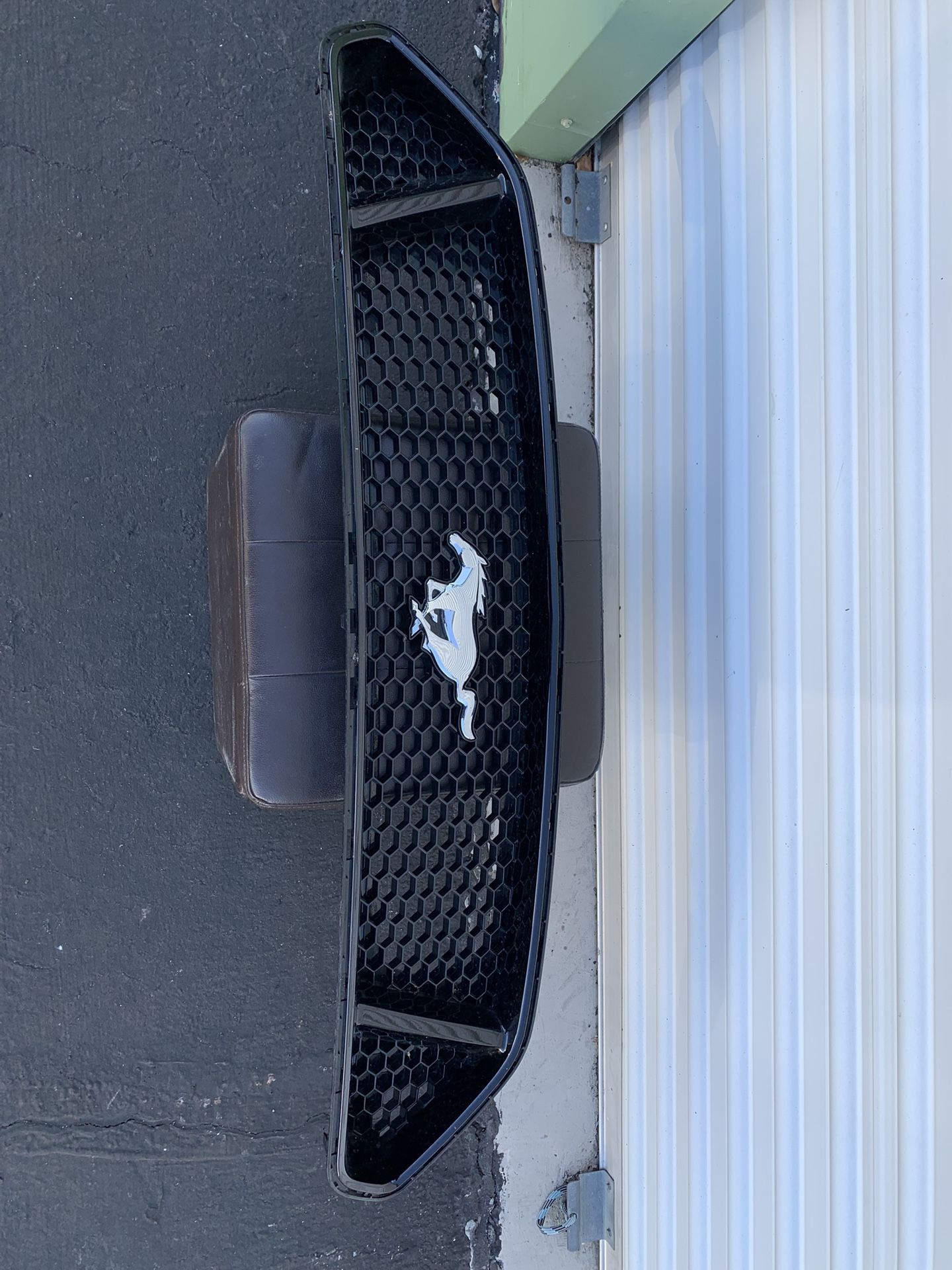 Front grille for a Ford Mustang