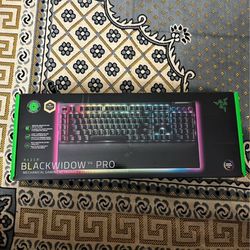 Razer black widow pro v4 mechanical keyboard