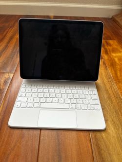 iPad Air 11" (M2 Chip) 128 GB with Magic Keyboard
