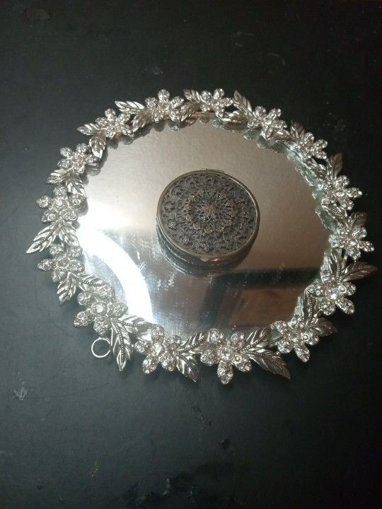 VTG 1930 Evans Sterling Silver 2.5" Ornate Filigree Powder Compact Case
Highly Collectible
