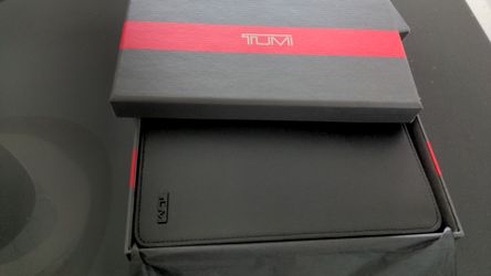 Wallet - Tumi zip around
