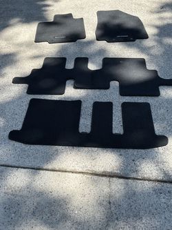 New: Carpet Floor Mats (completed set) Nissan Pathfinder Platinum